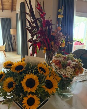 Jennifer Lopez Instagram - A most beautiful Mother’s Day to all the mamas out there 🌸 Wishing everyone love, laughter, peace, joy and happiness 🌻