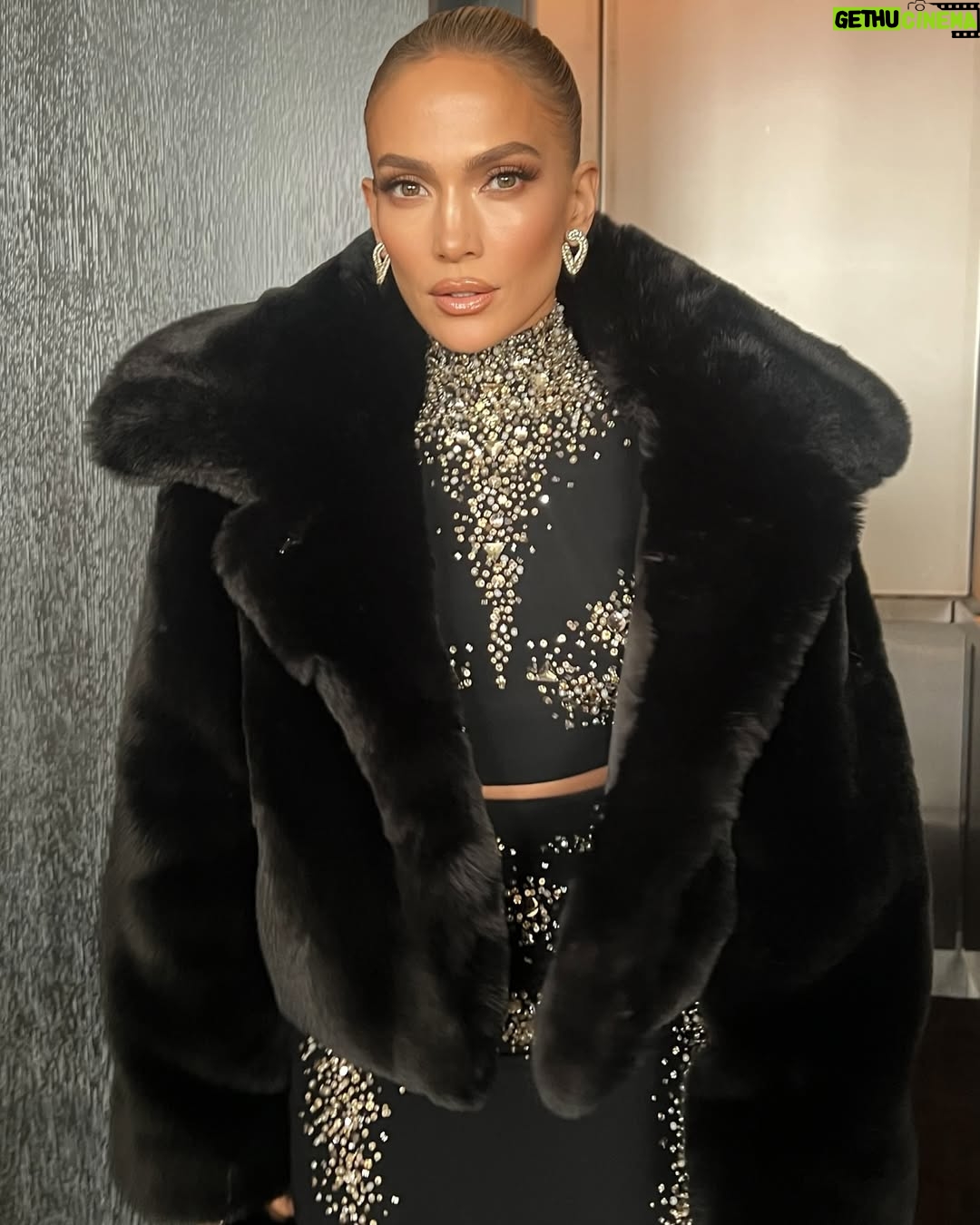 Jennifer Lopez - 580.5K Likes - Othello premiere with the best date ever ✨