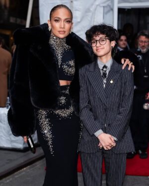 Jennifer Lopez Instagram - Othello premiere with the best date ever ✨