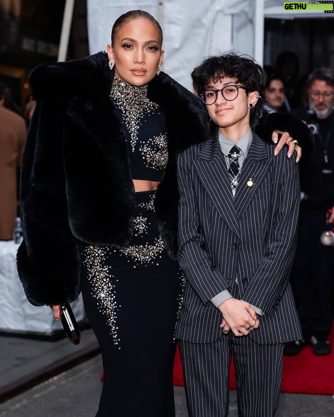 Jennifer Lopez - 580.5K Likes - Othello premiere with the best date ever ✨