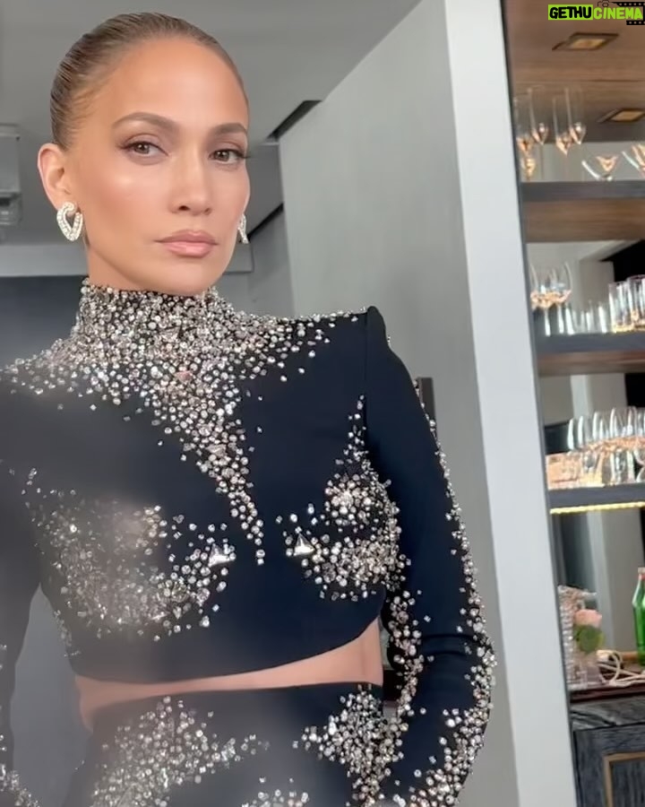 Jennifer Lopez - 580.5K Likes - Othello premiere with the best date ever ✨