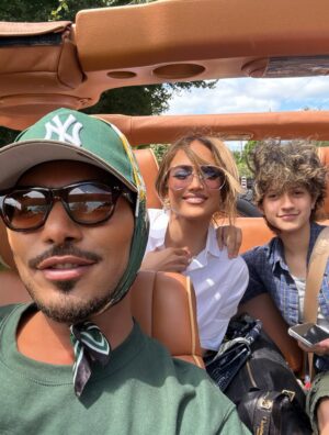 Jennifer Lopez Instagram - Le Sunshine ☀️
🚲 @BlueJayBikes