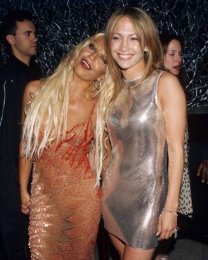 Jennifer Lopez Instagram - Gianni would be so proud. What a journey you have been on. You are strong, resilient, powerful, talented and I am so happy that I have gotten to know you over the years. Together, our journey and the friendship that we have formed has been incredible. I know this next chapter will be filled with love, happiness and friendship…and whatever you want to create it to be. I am always here for you… @donatella_versace 💚💚