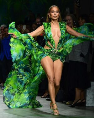Jennifer Lopez Instagram - Gianni would be so proud. What a journey you have been on. You are strong, resilient, powerful, talented and I am so happy that I have gotten to know you over the years. Together, our journey and the friendship that we have formed has been incredible. I know this next chapter will be filled with love, happiness and friendship…and whatever you want to create it to be. I am always here for you… @donatella_versace 💚💚