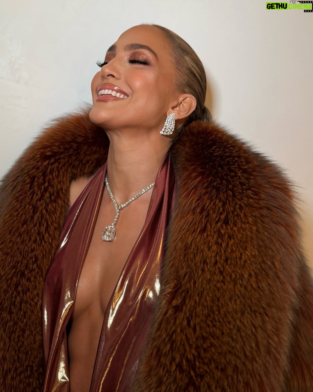 Jennifer Lopez - 1 Million Likes - 🤎✨🤎