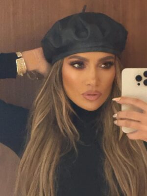 Jennifer Lopez Instagram - 🖤