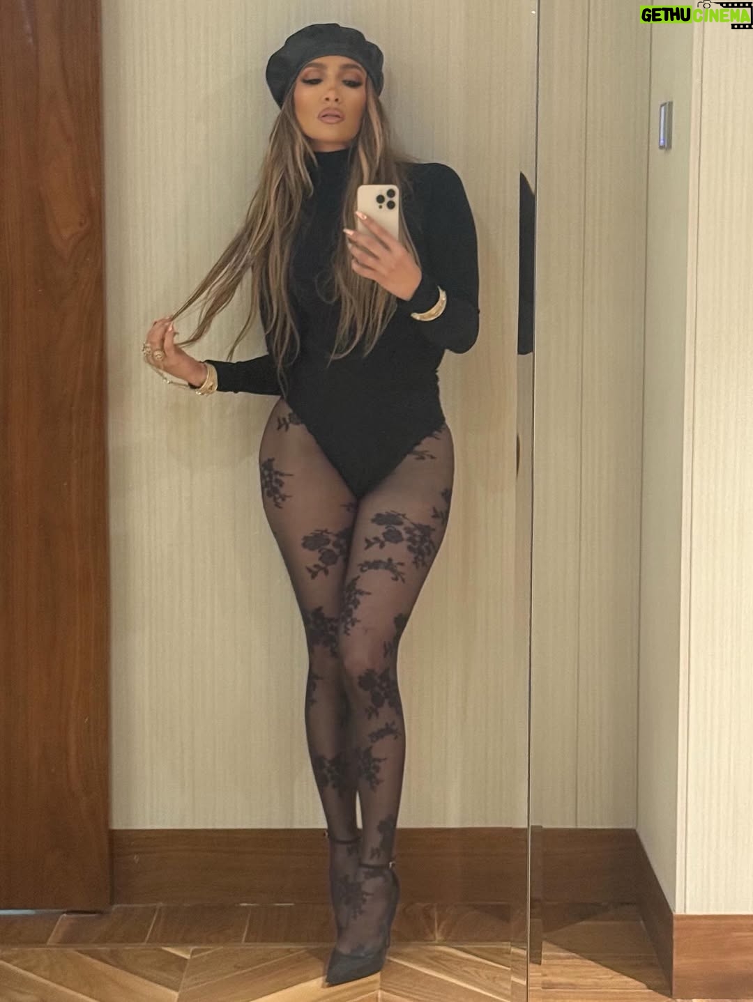 Jennifer Lopez - 786.9K Likes - 🖤