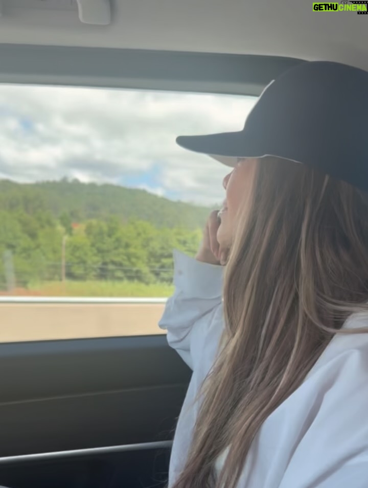 Jennifer Lopez - 793.8K Likes - ¡Hola España! Nos vemos pronto 🇪🇸✨