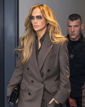 Jennifer Lopez Instagram - Business trip ✨🤎