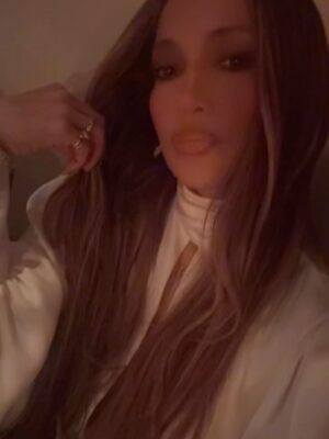 Jennifer Lopez Instagram - BirthDAY 🩷🧡💚
📍Antalya, Turkey
What a gift you all are! Thank you so much for all your beautiful birthday wishes.