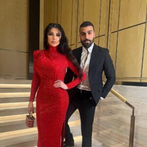 Jenny Esber Instagram - شكرا لاستضافتي في مهرجان ((joyaword )) الشكر الكبير لمعالي المستشار تركي ال الشيخ شكرا لمجموعة Mbc على التنظيم الرائع
؛
Makeup: @makeupbyrami
Stylist: @khalilzein.official
@joyawards
#المملكة #موسم_الرياض #joyawards #jennyesber
: