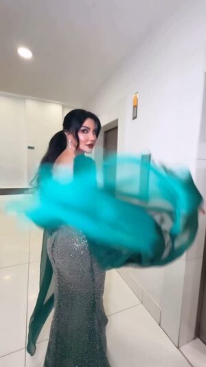 Jenny Esber Instagram - الدنيا عيد لاقوني على قناة الجديد ساعة 9:30 ببرنامج مع رابعة  سكوبات وترندات  واحلى اغاني ورقصات ..🎉
@aljadeed 
@hanimuhannadcouture 
@jihaneraidy 
@ronyhannaphotography 
@jasonmorkos 
#2025 #جيني_اسبر #قناة_الجديد #مع_رايعة
