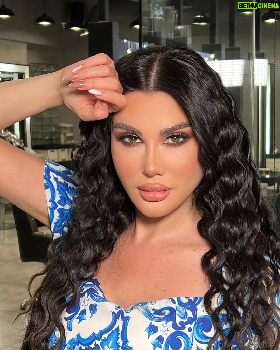 Jenny Esber - 23.5K Likes - Makeup: @makeupbyrami  @ramikoubti 

@muhammadali_salon 
:
حبيتو المكياج