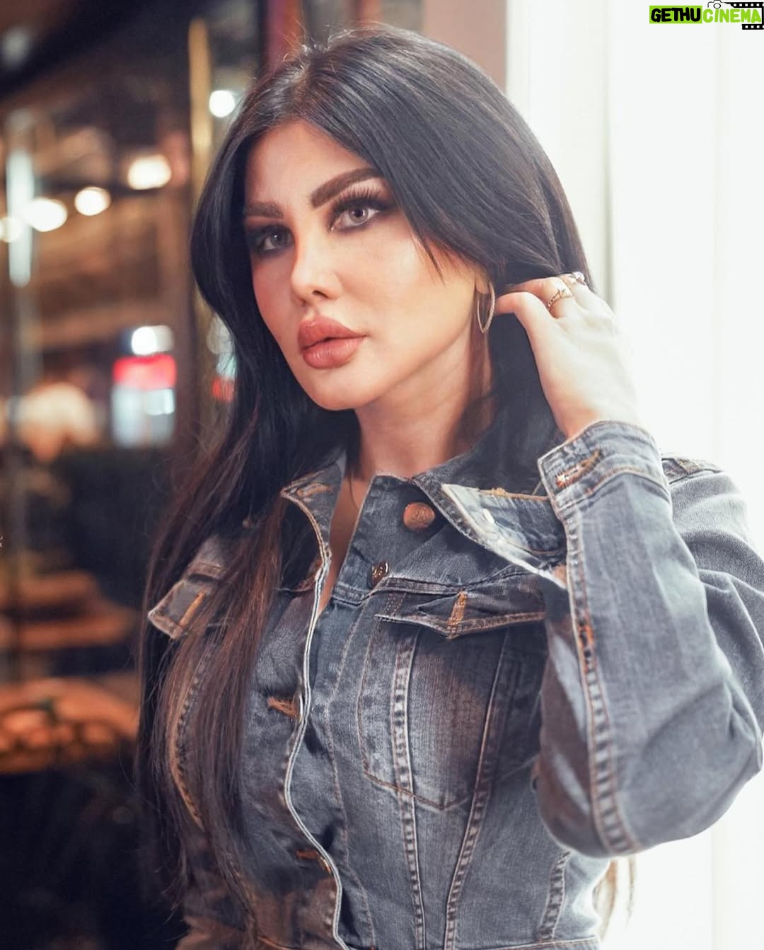 Jenny Esber - 14K Likes - From Istanbul, the country of beauty, photo session, with the creative photographer
@hmody_ismail.photographer 📸
@aysha.magic (makeup) 💄
@jennyesber_lenses 👁