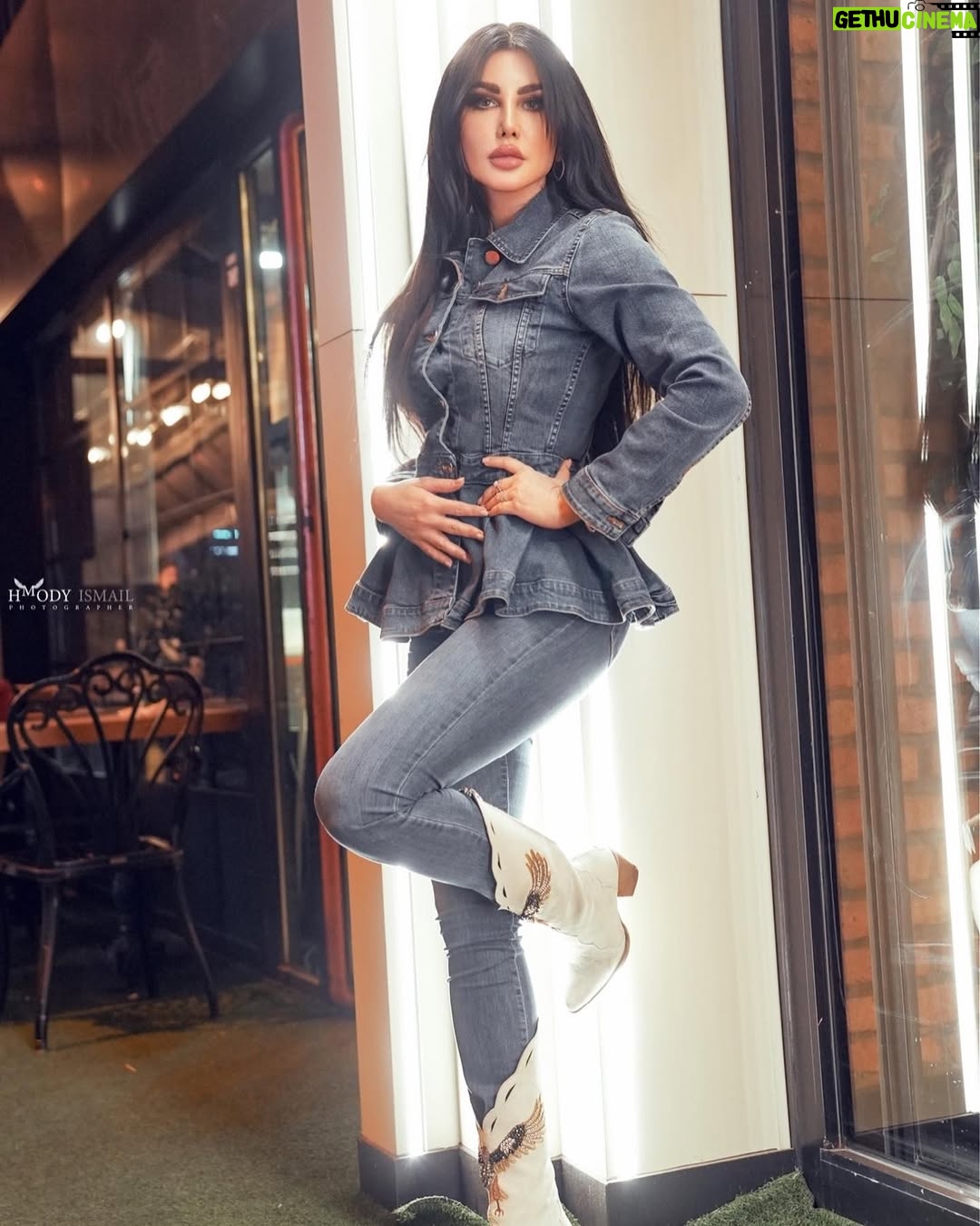 Jenny Esber - 14K Likes - From Istanbul, the country of beauty, photo session, with the creative photographer
@hmody_ismail.photographer 📸
@aysha.magic (makeup) 💄
@jennyesber_lenses 👁
