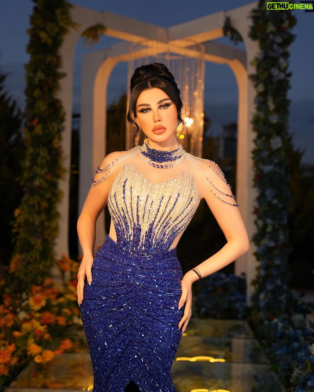 Jenny Esber - 51K Likes - جميلة الدراما السورية الفنانة جيني اسبر  بأجمل طلة من حمص 
التسريحة بتوقيع يوسف المبدع 
@yousef_a_hamoud 
الفستان الجميل من اجمل دار ازياء بحمص 
@evedress2023 
التصوير الاكتر من رأئع تصوير الفنان 
@salm_a_alajoz_photography 
تنظيم الديكور  الفخم والاكثر من رائع اقوى شركة تنظيم بسوريا 
@massaya_flowers 
واخيرا المكياج بتوقيعي 
#makeup #hairstylist #model #moda #dress #fashion #likesforlike #beautiful #beauty #fyp #explore #dubai #syria #مشاهير_الانستقرام #مشاهير_الدراما_السورية #نجوم #نجوم_الفن #درما #الدراما_السورية #جيني_اسبر #مكياج_العيد #فستان #فساتين_مناسبات