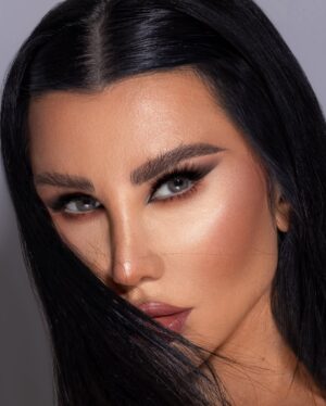 Jenny Esber Instagram - Happy eid🌸
Star @jennyesber 
Mua @samerbreitaaofficial 
Hair @joeraad_salon