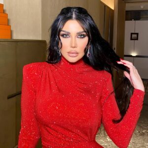 Jenny Esber Instagram - شكرا لاستضافتي في مهرجان ((joyaword )) الشكر الكبير لمعالي المستشار تركي ال الشيخ  شكرا لمجموعة Mbc على التنظيم الرائع 
؛
Makeup: @makeupbyrami 
Stylist: @khalilzein.official 
@joyawards 
#المملكة  #موسم_الرياض #joyawards  #jennyesber
: