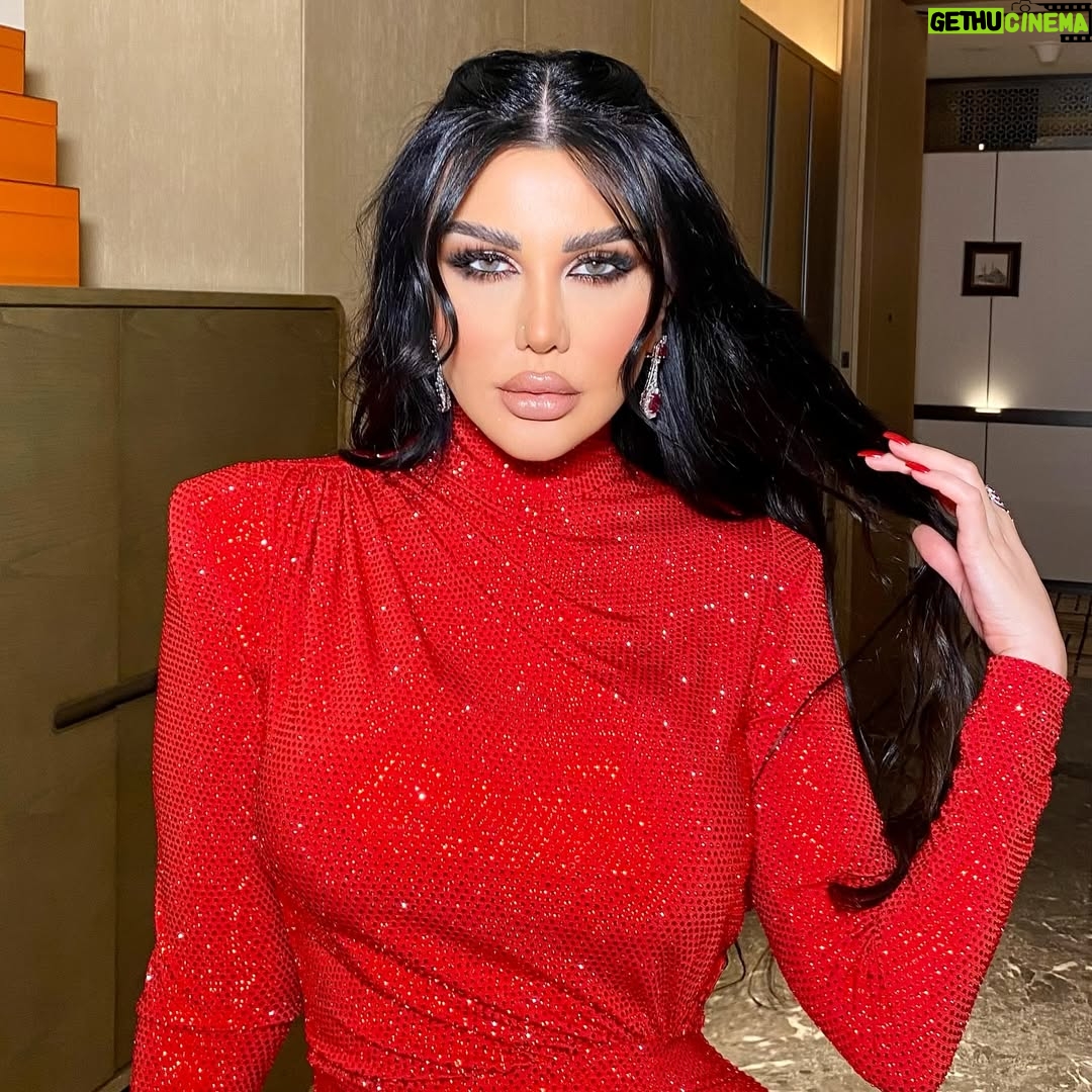 Jenny Esber - 21.9K Likes - شكرا لاستضافتي في مهرجان ((joyaword )) الشكر الكبير لمعالي المستشار تركي ال الشيخ  شكرا لمجموعة Mbc على التنظيم الرائع 
؛
Makeup: @makeupbyrami 
Stylist: @khalilzein.official 
@joyawards 
#المملكة  #موسم_الرياض #joyawards  #jennyesber
: