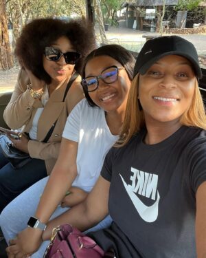 Jessica Nkosi Instagram - We visited @hlanernp … 🇸🇿
I loved how we didn’t have to drive around for a long time to see all the animals they have, I don’t know why they were all out and so close but WOW!! What an experience!!
We also saw elephants but I didn’t get a video… 🐘
Also that lion was massive!!!!!! 🦁
@eswatini_air
@eswatini_tourism