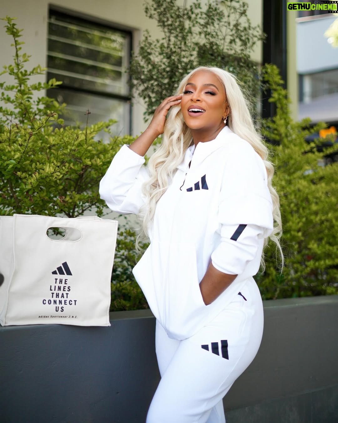 Jessica Nkosi - 89.8K Likes - Happy Sunday 🤍

The new Z.N.E range by @adidasza … Love it 🤍 Obsessed with it 🤍