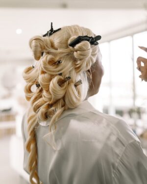 Jessica Nkosi Instagram - The Ghd Iced Luxe Christmas collection ❄️ is here… and we did a beautiful hair show for it.
Here are some behind the scenes shots 💙🧊
#ghdhair
#ghdicedluxe
#ghdsouthafrica