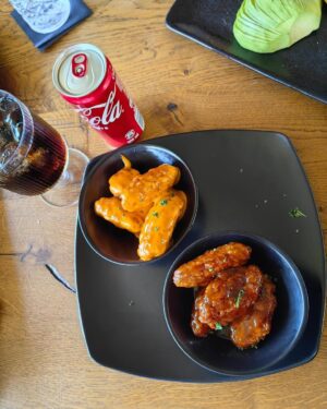 Jessica Nkosi Instagram - What’s life without a little magic?✨🪄🤭
Seriously… How cool is it that I can do this 💃🏽🪄
I had to unleash a little #realmagic with @cocacolaza while waiting for my scrumptious meal. Simple lunch for who, i’m always ready to entertain 😅😉
#RecipeForMagic