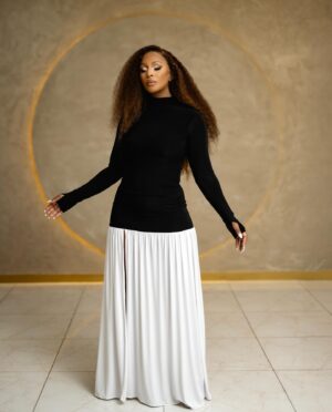 Jessica Nkosi Instagram - Sunday is still my favourite day… ❤️
Happy Sunday my loves 😘
Also…. This dress by @teestylish_sa 😍😍🙌🏽🙌🏽
Hair: @thepenthousebeautystudio
Dress: @teestylish_sa
📍: @great_conceptsstudios
📸: @taff_murda_