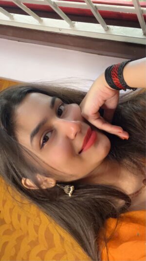 Jhalak Verma Instagram - Tag your L O V E š„°š§æ
.
.
.
#ownvoice #shayari #shayarilover #explorepage #explore #trendingreels #thoughts #relationships #relationshipgoals #pyaar #love #quotes #reelsinstagram #relatable