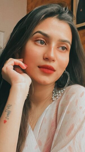 Jhalak Verma Instagram - Kon hai apki dawa ? š«£šā¤ļø
.
.
.
.
.
.
.
.
.
#reels #ownvoice #jhalakians #trendingreels #shayari #shayarilover #quotes #thoughts #explore #explorepage #reelsinstagram #pyaar
