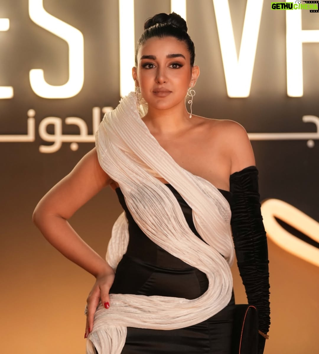 Jihane Khalil - 29.2K Likes - Black Swan