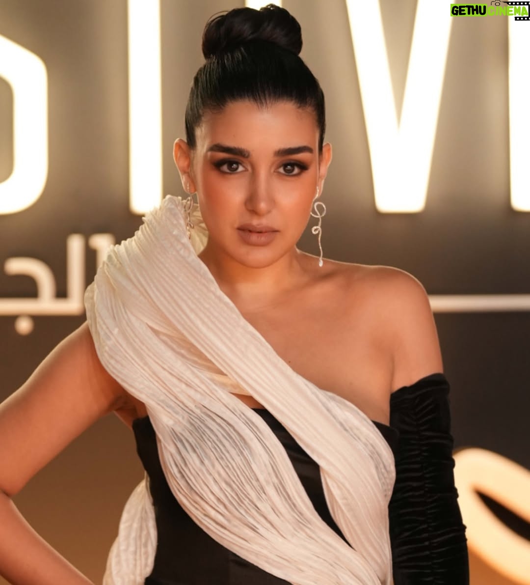 Jihane Khalil - 29.2K Likes - Black Swan