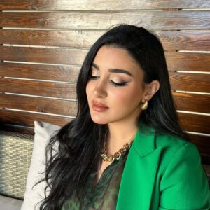 Jihane Khalil Instagram - Styliste: @katiafbh 
Bijoux: @katia_i_f 
Makeup artist: @ghita.glam