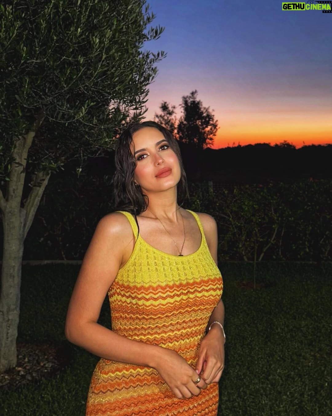 Jihane Kidari - 163.6K Likes - The sky’s palette 🎨 magical !🪄🌅✨

#jihanekidari #jihane_kidari #جيهان_كيداري #beautifulmorocco #saidia