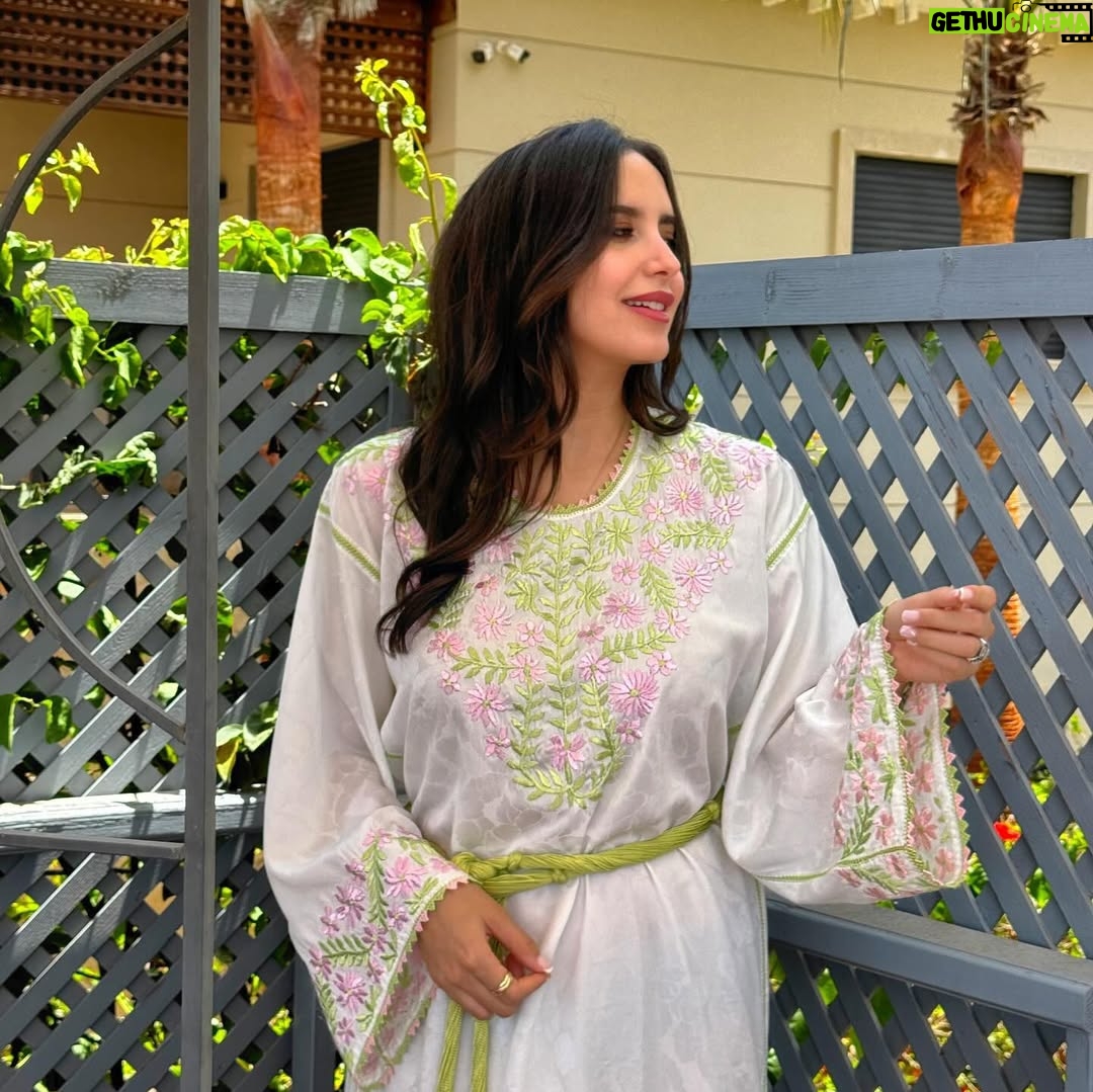Jihane Kidari - 200.2K Likes - عيدكم مبارك سعيد 🤍
هاد القميص الكبير و الصغير عندهم 28 عام 🇲🇦🤍 
الكبير لبساتو ماما هادي 28 عام و الصغير لبستو أنا منين كانت عندي 3 أشهر 
، و دابا لبستو أنا و بنتي ماشاء الله🥹🤍 التصويرة الأخيرة أنا صغيرة🥹
#القفطان_المغربي #ثراتنا_فخرنا #عيدمبارك #جيهان_كيداري #jihane_kidari #eidmubarak #proudlymoroccan