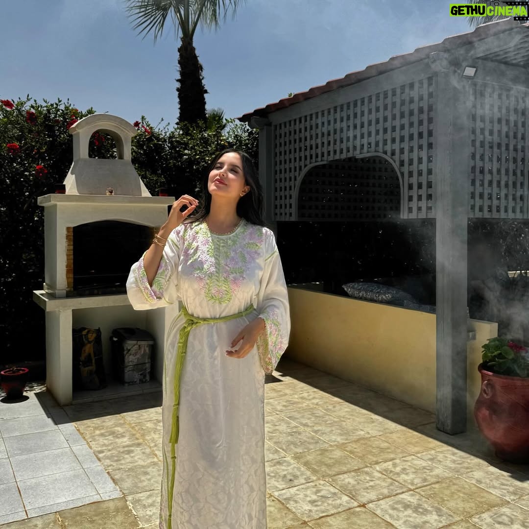 Jihane Kidari - 200.2K Likes - عيدكم مبارك سعيد 🤍
هاد القميص الكبير و الصغير عندهم 28 عام 🇲🇦🤍 
الكبير لبساتو ماما هادي 28 عام و الصغير لبستو أنا منين كانت عندي 3 أشهر 
، و دابا لبستو أنا و بنتي ماشاء الله🥹🤍 التصويرة الأخيرة أنا صغيرة🥹
#القفطان_المغربي #ثراتنا_فخرنا #عيدمبارك #جيهان_كيداري #jihane_kidari #eidmubarak #proudlymoroccan