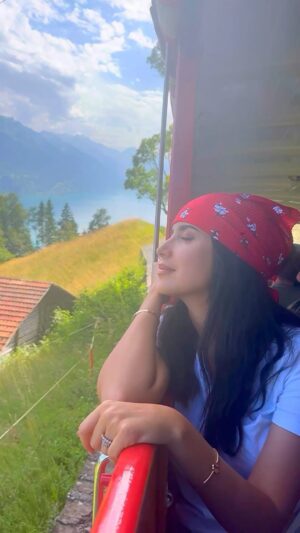 Jihane Kidari Instagram - Bucket list item checked✅Happy little Jiji 👧🏻🥹🚂 
One of the most scenic steam train rides in the world 🚂 
📍Brienz Rothorn Bahn
#bucketlistchecked #hamdulillah 
#switzerland #switzerland_vacations #bucketlisttravel #jihane_kidari #jihanekidari