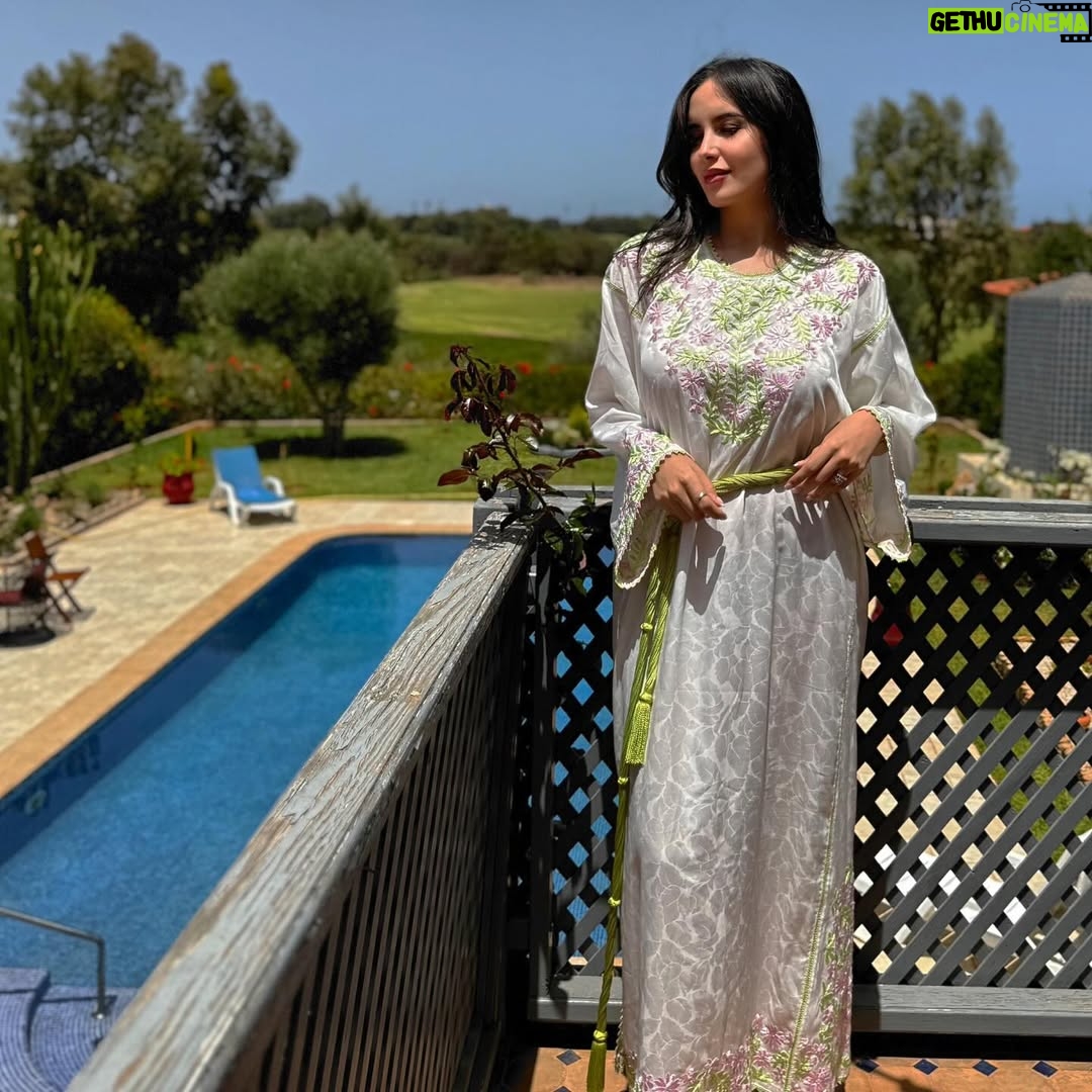 Jihane Kidari - 200.2K Likes - عيدكم مبارك سعيد 🤍
هاد القميص الكبير و الصغير عندهم 28 عام 🇲🇦🤍 
الكبير لبساتو ماما هادي 28 عام و الصغير لبستو أنا منين كانت عندي 3 أشهر 
، و دابا لبستو أنا و بنتي ماشاء الله🥹🤍 التصويرة الأخيرة أنا صغيرة🥹
#القفطان_المغربي #ثراتنا_فخرنا #عيدمبارك #جيهان_كيداري #jihane_kidari #eidmubarak #proudlymoroccan