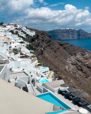 Jihane Kidari Instagram - Santorini 🇬🇷bucket list item checked ✅🕊✨🤍

#dreamy #jihane_kidari #jihanekidari #santorini #greece🇬🇷 #summer2022