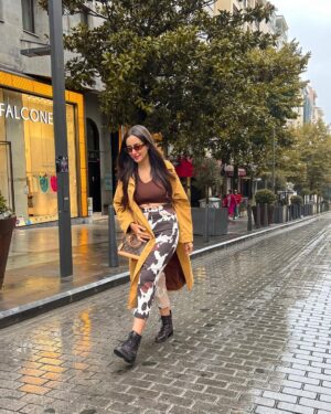 Jihane Kidari Instagram - It’s your road, and yours alone. Others may walk it with you but no one can walk it for you " 🌧🍂🤍 
#جيهان_كيداري #jihanekidari #jihane_kidari #rainingseason