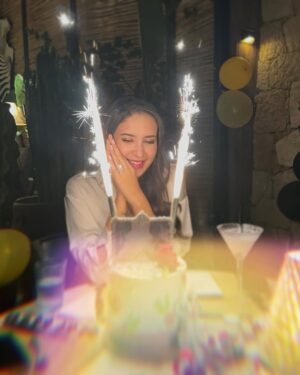 Jihane Kidari Instagram - Birthday photo dump 🎂🤍✨ 
Thank you for all the birthday wishes 🤍
#جيهان_كيداري #jihanekidari #jihane_kidari
#birthdaygirl #photodump