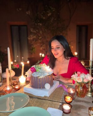 Jihane Kidari Instagram - A birthday well spent 🤩🎉🎂 your girl is one year older now 🥰🤍🙏🏽big thanks to my family, my loved ones , my amazing fans, and all of you guys for the love and birthday wishes 😍 #blessed 
#جيهان_كيداري #jihanekidari