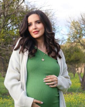 Jihane Kidari Instagram - أصعب و أجمل 9 شهور فحياتي 🤍🤰🏻👼🏻 الحمد لله و الشكر لله 🙏🏽🤍
#جيهان_كيداري #jihane_kidari
