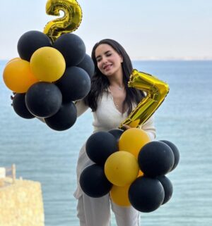 Jihane Kidari Instagram - Another year older ☺️🥳🎂 
27 gifts for my 27 th birthday 🥺😍🥰🤍✨ 
#withlove #birthdaysurprise 
#jihane_kidari #jihanekidari #جيهان_كيداري #birthdaygirl