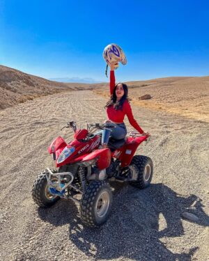 Jihane Kidari Instagram - A birthday well spent 🤩🎉🎂 your girl is one year older now 🥰🤍🙏🏽big thanks to my family, my loved ones , my amazing fans, and all of you guys for the love and birthday wishes 😍 #blessed 
#جيهان_كيداري #jihanekidari