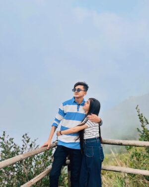 Jiya Khan Instagram - Another year, another adventure😗
Happy anniversary my Love❤️