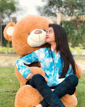Jiya Khan Instagram - Here Is a Warm , Loving and Cuddly Hug to Comfort me!!🧸💖