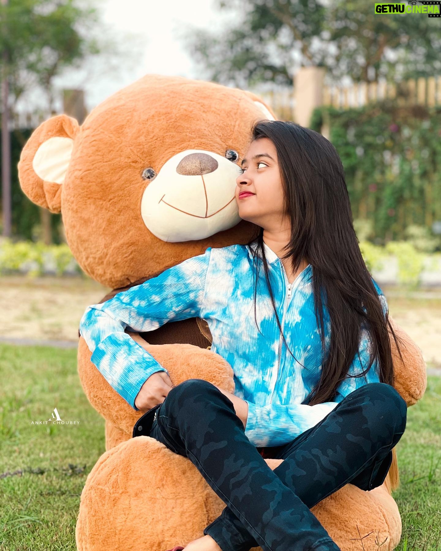 Jiya Khan - 56K Likes - Here Is a Warm , Loving and Cuddly Hug to Comfort me!!🧸💖