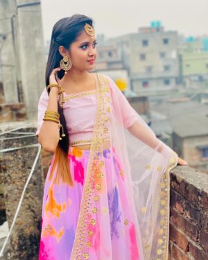Jiya Khan Instagram - I am Walking on the Never ending path of success... Regretting things won't fix them back♋ So Smile and Shine 💫🎇
.
.
.
.
.
.
.
.
.
outfit- @indianoutfit07