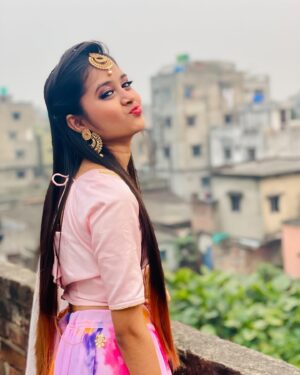 Jiya Khan Instagram - I am Walking on the Never ending path of success... Regretting things won't fix them back♋ So Smile and Shine 💫🎇
.
.
.
.
.
.
.
.
.
outfit- @indianoutfit07